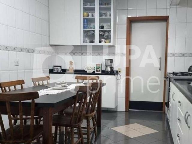 Casa a venda com 3 dormitórios e salão comercial no Jardim Tremembé