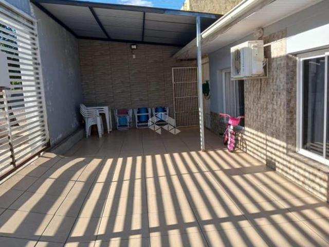 Casa á venda com 3 dormitórios no bairro Patronato