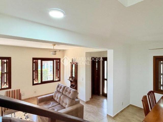 Casa à venda com 3 quartos, 240m² e 4 vagas no bairro Nonoai