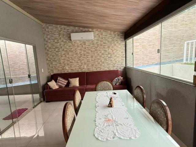 Casa à venda com 3 Quartos 2 Suítes no Jardim Petrópolis próximo Creme Mel GO 060