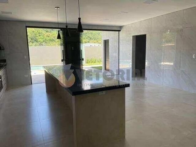 Casa à venda, com 3 quartos, 300m²