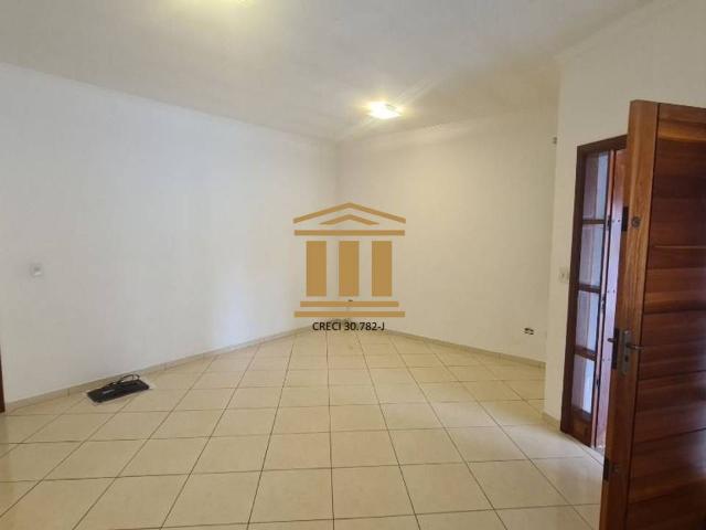 Casa à venda com 3 quartos e 166 m² por R$ 879.000