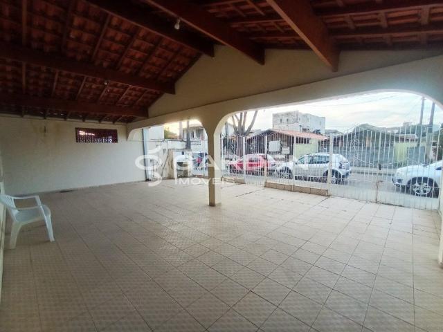 Casa à venda com 3 quartos e 250 m² de área total por R$ 850.000