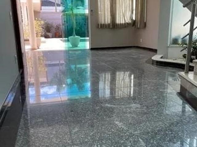 Casa à venda com 3 quartos e 256 m² por R$ 1.610.000