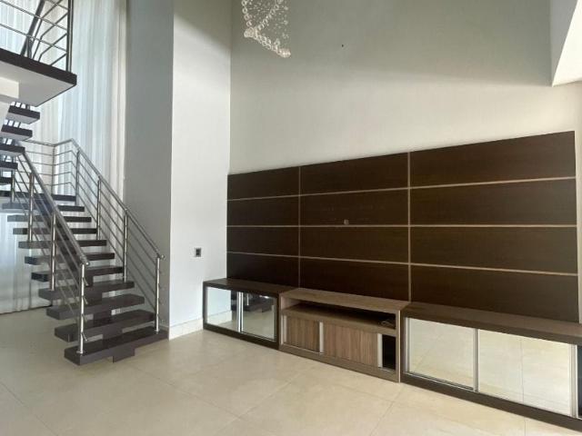 Casa à venda com 3 quartos e 266 m² por R$ 2.390.000