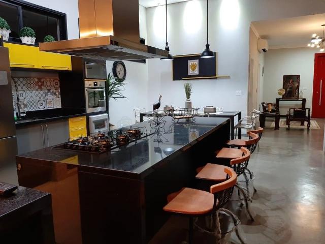 Casa à venda com 3 quartos e 288 m² por R$ 3.790.300