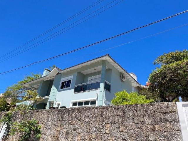 Casa à venda com 3 quartos e 205 m² por R$ 2.150.000