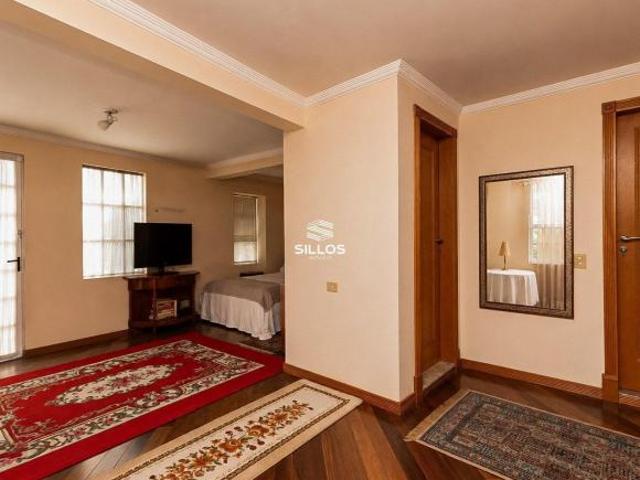 Casa à venda com 3 quartos no Ahú em Curitiba