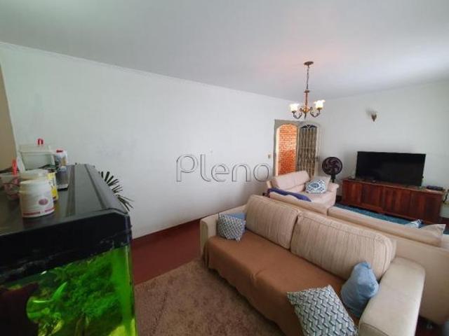 Casa à venda com 3 quartos no Parque São Quirino, Campinas