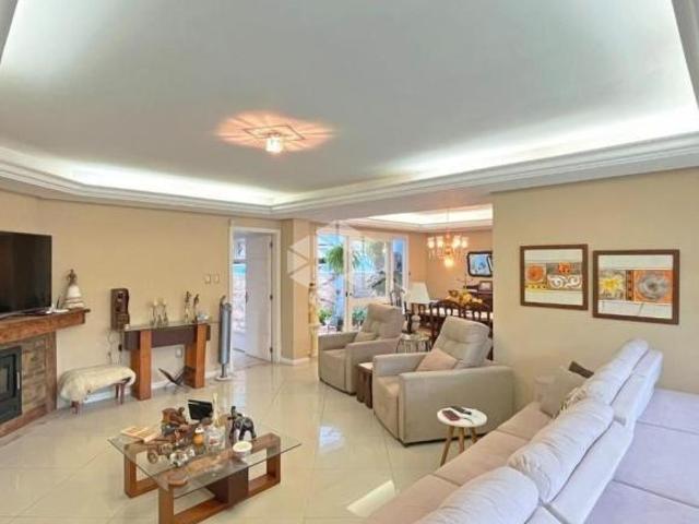 Casa a venda com 480m² de área total, 3 dormitórios, piscina e 4 vagas no bairro Vila Assunção,/Zona