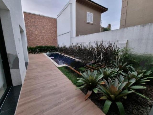Casa á venda com 415 m², 4 suítes e 4 vagas no Jardim Paulista