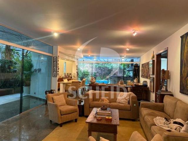Casa à Venda com 434 m2 4 Quartos!