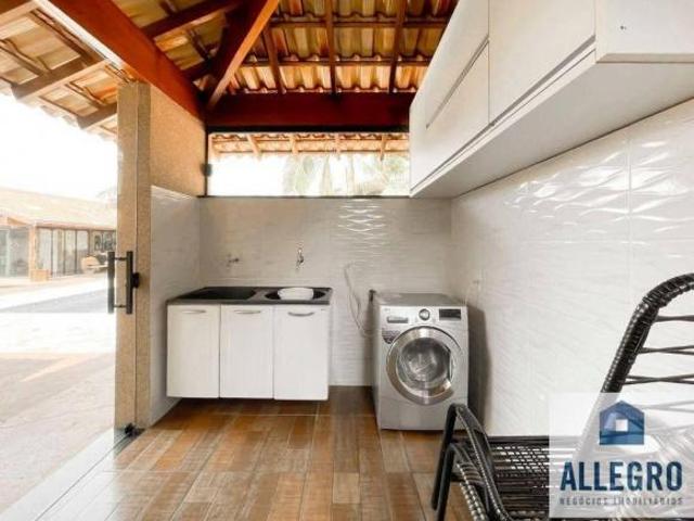 Casa à venda com 4 dormitórios e 4 vagas de garagem/ Próximo a Ipiguá