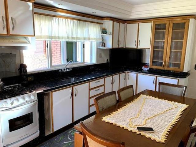 Casa á venda com 4 dormitórios no Jardim Eldorado em Caxias do Sul