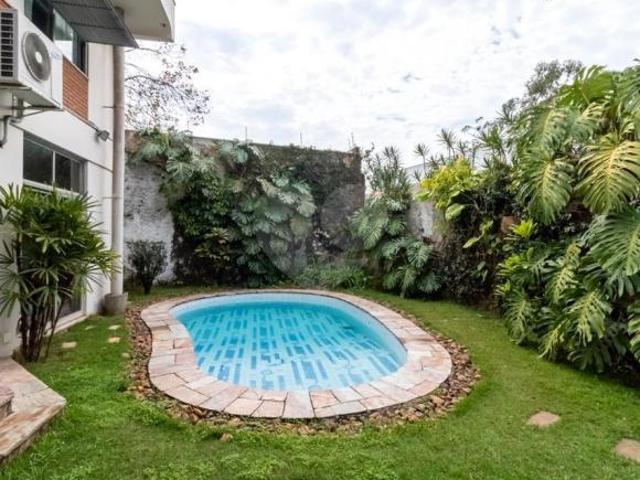Casa a venda com 4 dts, 656m² de terreno Jardim Marajoara