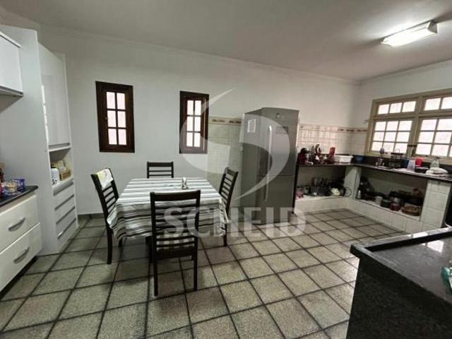 Casa à venda com 4 suítes e 6 vagas no Jardim Prudência