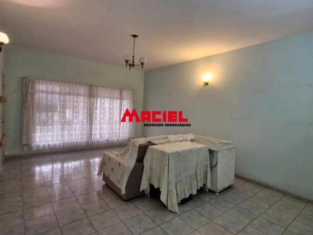 Casa à Venda com 4 Quartos 1 Suíte ? Terreno 12x25 | Ampla, Confortável e Bem Localizada