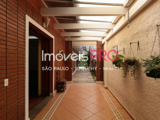 Casa á Venda com 4 Quartos 2 suítes 3 Vagas 640m2