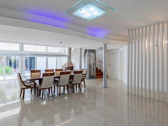 Casa à venda com 4 quartos 300 m²