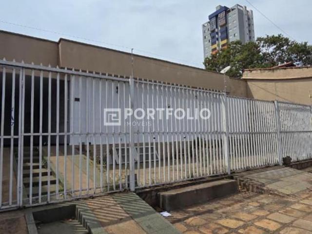 Casa à venda com 4 quartos/ 3 suítes no Setor Aeroporto, Goiânia, GO