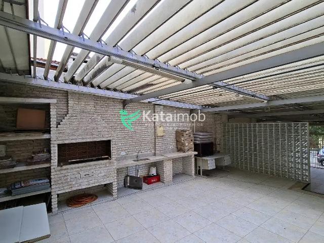 Casa à venda com 4 quartos e 190 m² por R$ 1.700.000