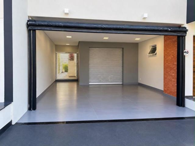 Casa à venda com 4 quartos e 244 m² por R$ 2.499.000
