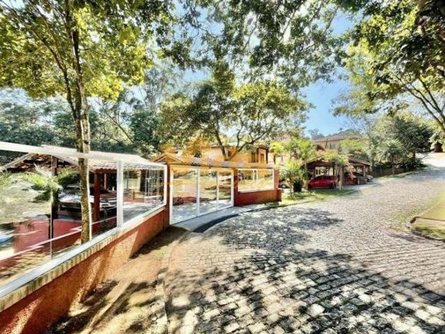 Casa á venda com 4 quartos na Chácara dos Lagos Carapicuíba