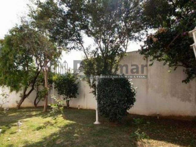 Casa a venda com 4 quartos no Caxingui
