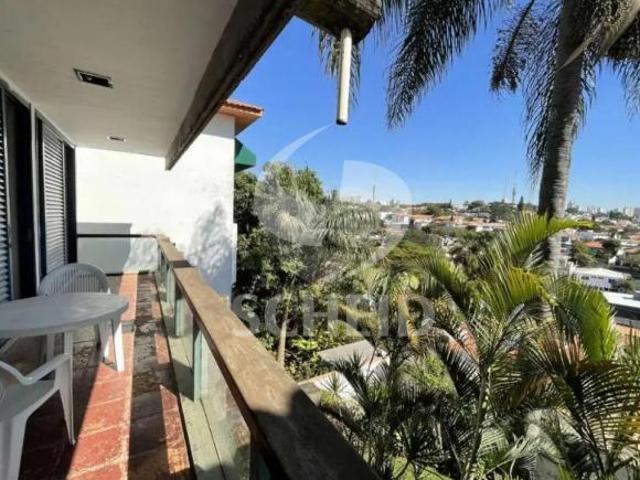 Casa à venda com 4 quartos, sendo 1 suíte, no Pacaembu