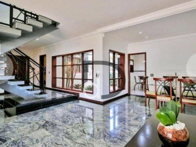 Casa à venda com 4 quartos sendo 3 suites, ao lado do Colégio Porto Seguro em Valinhos/SP