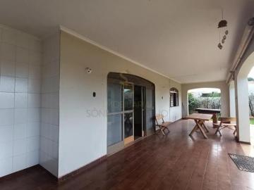 Casa à venda com 550,04m² de área construída e 07 quartos, sendo 02 suítes no bairro Jardim Recreio