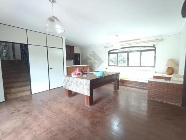 Casa à venda com 550,04m² de área construída e 07 quartos, sendo 02 suítes no bairro Jardim Recreio