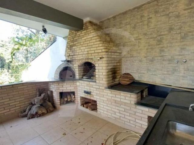 Casa á Venda com 5 dormitórios e 6 vagas no Bairro do Tremembé
