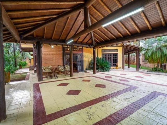 Casa à venda com 5 quartos, 3 suítes, piscina, no Condomínio Malota em Jundiaí SP Estuda Permuta