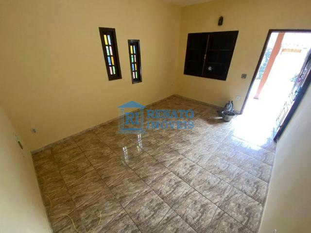 Casa à venda com 5 quartos e 120 m² por R$ 470.000