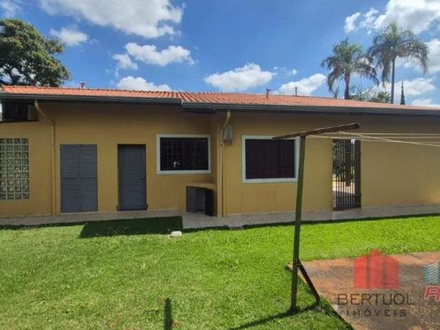 Casa à venda com 5 quartos sendo 4 suítes, 6 vagas. Condomínio Village Visconde