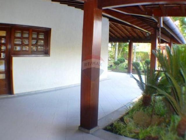 Casa à venda, com 5 quartos, sendo todos suítes, no Condomínio Chácara Flora, em Valinhos/SP