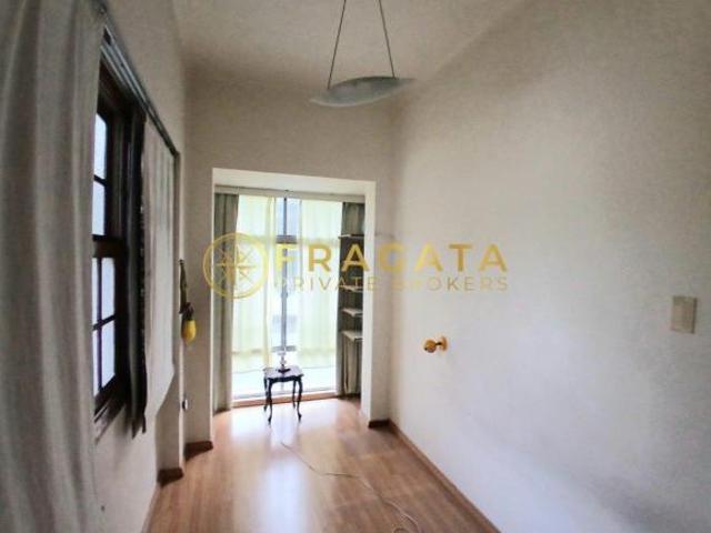 Casa á venda com 650 m² de terreno, 4 quartos e 2 vagas, localizada no Pacaembu São Paulo
