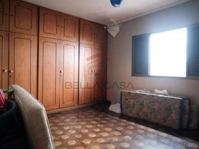 Casa á venda com 600m, 6 quartos e 6 vagas