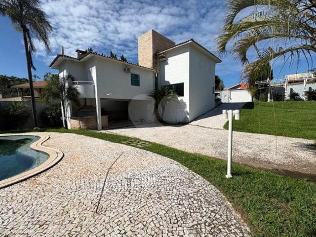 Casa à venda com 6 quartos em Centro, Águas de São Pedro