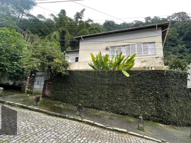Casa à venda com 7 quartos e 1.329 m² por R$ 4.900.000