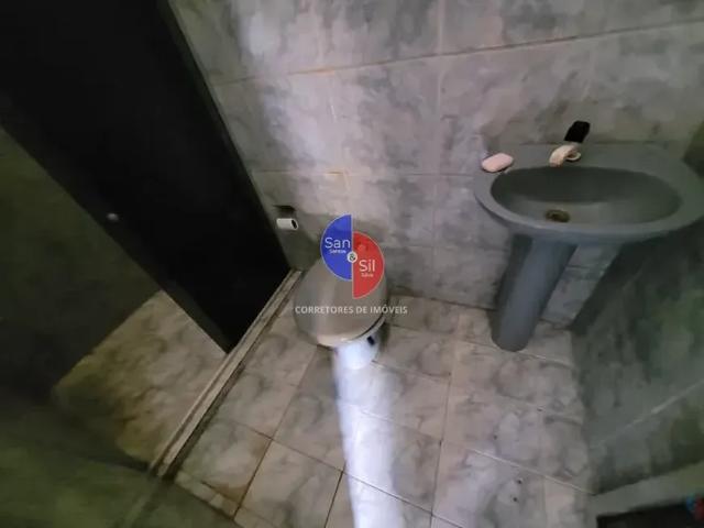 Casa à venda, composta de 7 quartos sendo 1 suíte, 3 banheiros, piscina, localizada na Praia da Esp