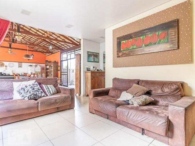 Casa à Venda Concórdia, 3 Quartos, 300 m² Belo Horizonte