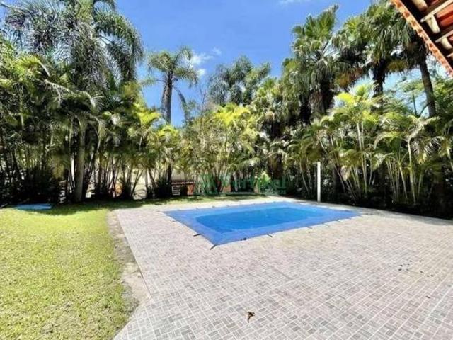 Casa de Campo em Condomínio com Piscina, 7 Suítes e Ampla Área de Lazer Granja Viana