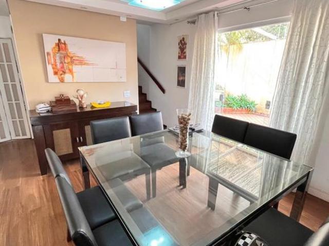 Casa a venda Condomínio fechado lindo 3 quartos, quintal enorme, 3 vgs Butantã