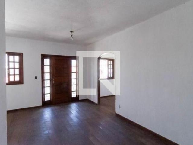 Casa à Venda Copacabana, 3 Quartos, 220 m² Belo Horizonte