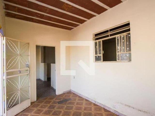 Casa à Venda Cachoeirinha, 2 Quartos, 400 m² Belo Horizonte