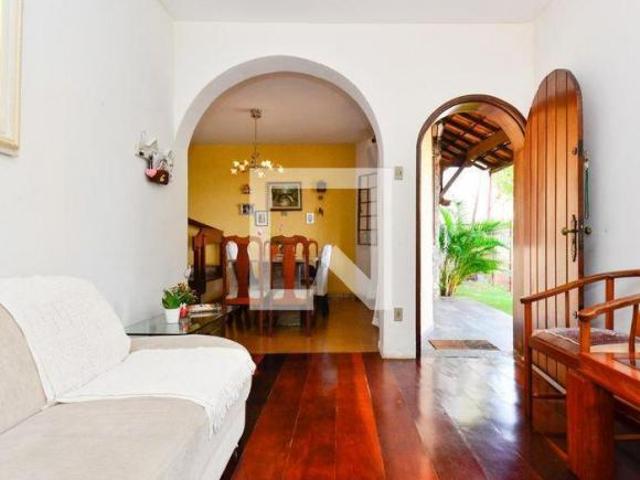 Casa à Venda Cachoeirinha, 4 Quartos, 364 m² Belo Horizonte
