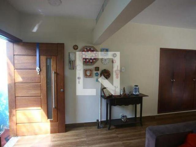 Casa à Venda Camargos, 4 Quartos, 190 m² Belo Horizonte