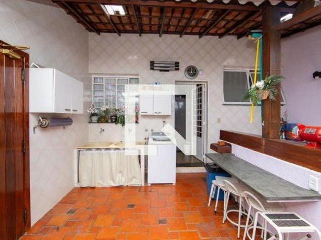 Casa à Venda Camargos, 8 Quartos, 530 m² Belo Horizonte